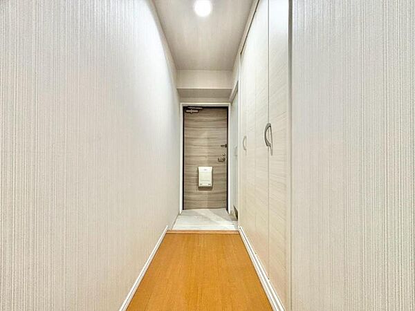毎日気持ちよく出入りできる、明るく開放的な玄関です。