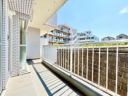 開放感のあるバルコニーで、毎日の暮らしにゆとりをプラス。