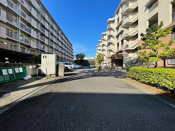 物件全体の雰囲気や立地条件がよく分かる写真です。