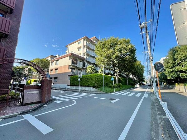 物件全体の雰囲気や立地条件がよく分かる写真です。