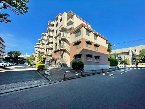 物件全体の雰囲気や立地条件がよく分かる写真です。