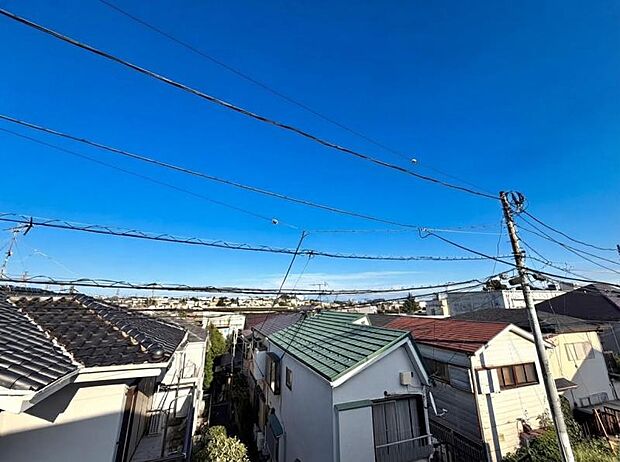 この街ならではの美しい風景と、ここから紡がれる物語が始まります。