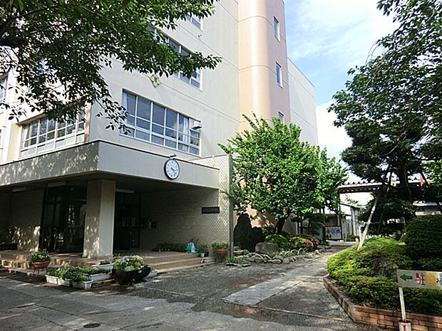 川崎市立長沢小学校 940m