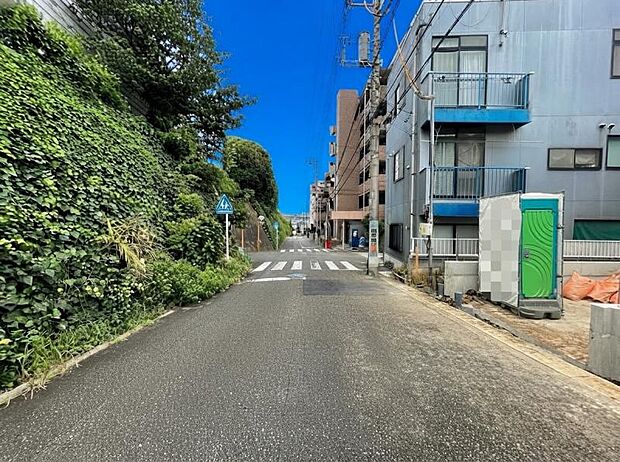 この場所だからこそ叶えられる開放感、「陽光を取り入れた住宅」です。是非現地でご体感下さいませ。現地外観写真(2026.9.4撮影)