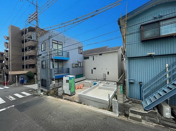 現地の状態をご覧いただくことで、隣接した環境をしっかりとご確認いただけます。現地外観写真(2026.9.4撮影)