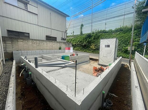 お住まい探しの疑問や不安は全てリビングライフにお任せください!現地外観写真(2026.9.4撮影)
