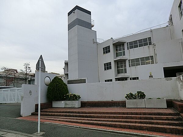 横浜市立川和中学校　1310ｍ