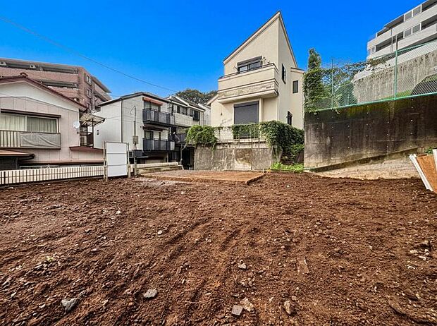 現地の状態をご覧いただくことで、隣接した環境をしっかりとご確認いただけます。（2026.9.10撮影）