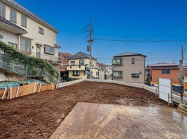 完成前の状態をご覧いただくことで、隣接した環境もしっかりとご覧いただけます。（2026.9.10撮影）