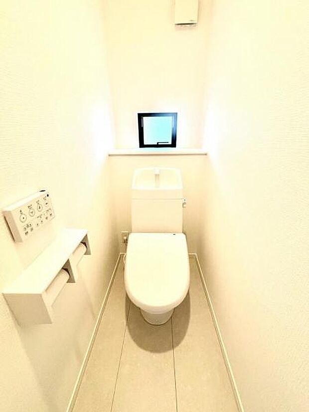 トイレが2か所あることで、忙しい朝にトイレの順番待ちが減る。夜中も階段を使わずにすむ。来客時にプライバシーが守れる。家族構成が変わっても柔軟に対応できる。など、利便性が向上します。