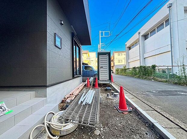 駐車場付きで、マイカー派の方にも安心です。(2026年9月撮影)
