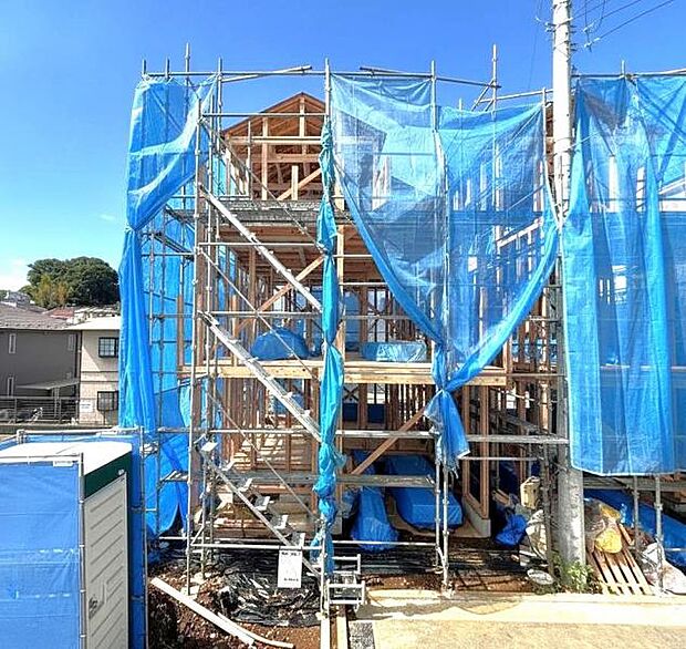 「小机」駅徒歩16分・「新横浜」駅徒歩22分 生活に便利な設備・仕様を揃えた快適住宅です。(2026年9月撮影)