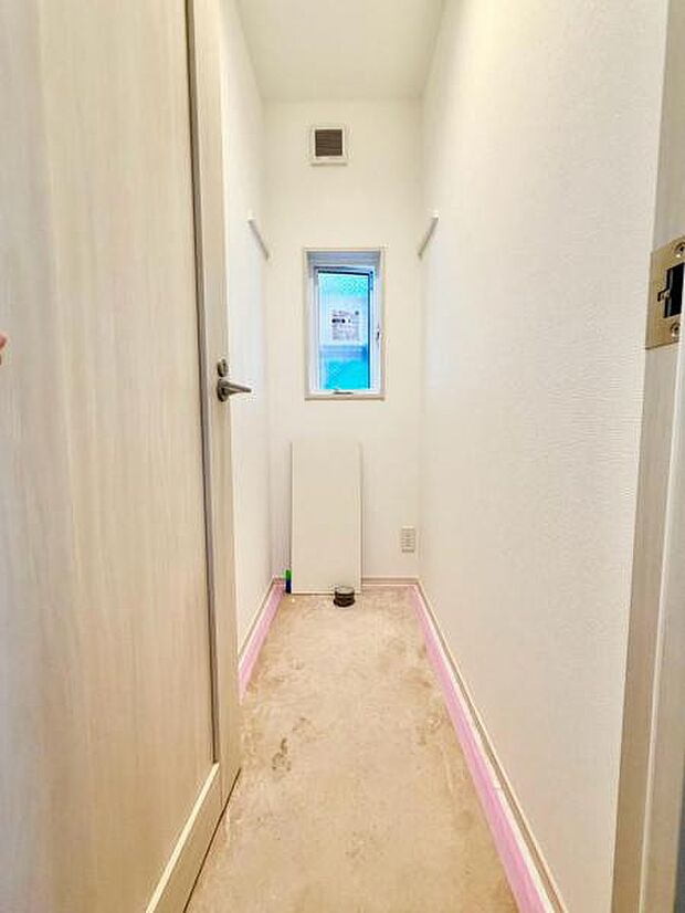 広々としたトイレ空間で、圧迫感を感じることなく快適に使用できます。(2026.9.22撮影)