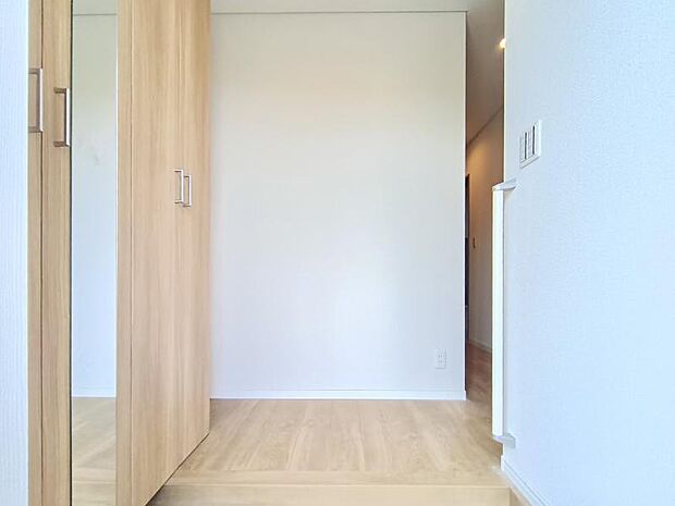 広々とした玄関で大切なお客様をお出迎え。明るく気持ちの良い玄関は気持ちが盛り上がります。