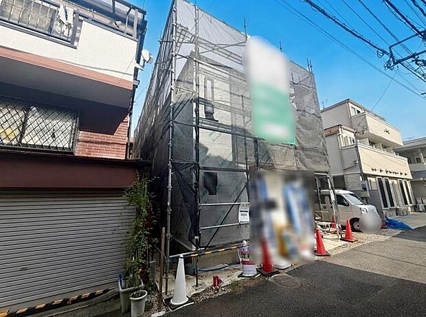 爽やかな青空の下に贅沢なほどに降り注ぐ陽光、住まうことの喜びを感じさせてくれます。(2026/9/25日撮影です。)
