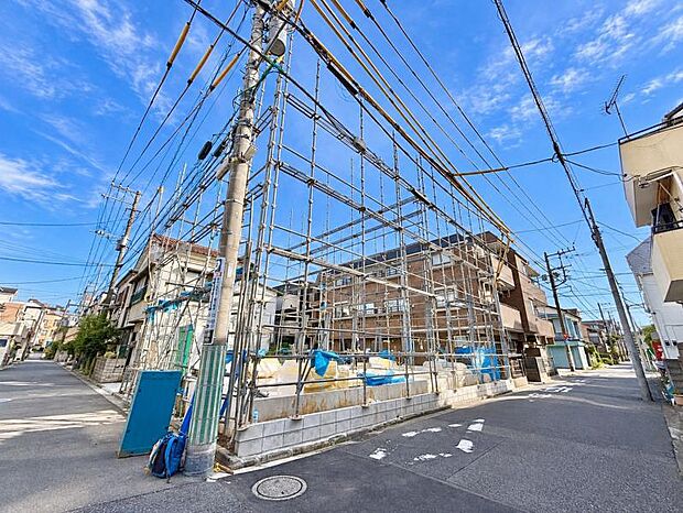 美しい景観を生み出すこの邸宅は採光や風通しまで考え抜いて造ります。（2026年9月撮影）