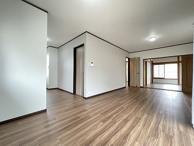 LDKと和室はつなげても使えるので、1階はシームレスな広い空間です