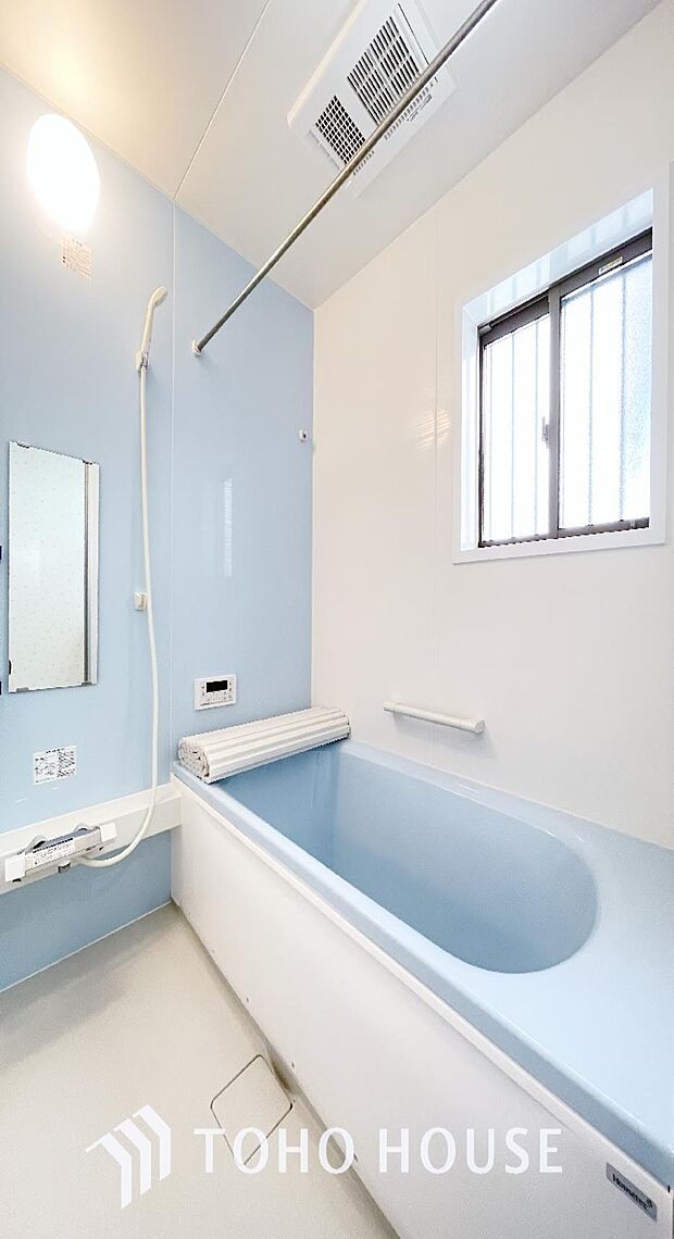 「一日の疲れを癒す」癒しの空間バスルームです。天気に左右されずに洗濯物を乾かせる、浴室乾燥機・オートバス機能付きです。