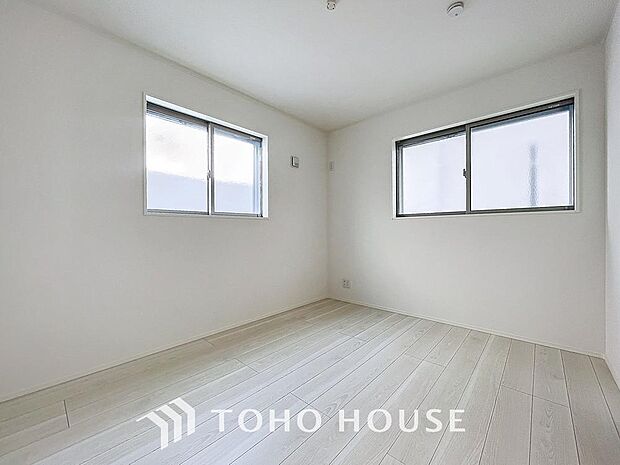 「自分らしい家造りが楽しめる」ホワイトで統一されたお部屋は清潔感があり、明るい印象です。シンプルな室内デザインなので、よりインテリアが映えます。
