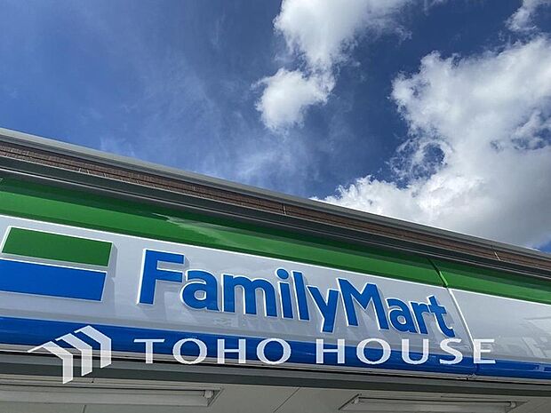 ファミリーマート市川北方二丁目店まで約860m。