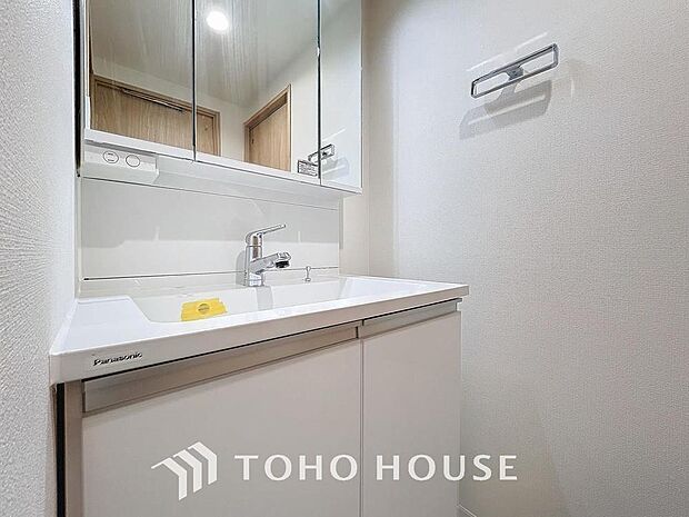 「リフォーム済・洗面台」シンプルだからこそ使いやすい。スタンダードなデザインの洗面ボウルは清潔感あるホワイトです。