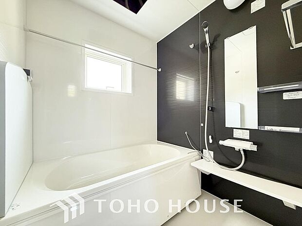 「一日の疲れをリフレッシュ。快適バスルーム。」癒しの空間バスルームです。天気に左右されずに洗濯物を乾かせる、浴室乾燥機・オートバス機能付きです。