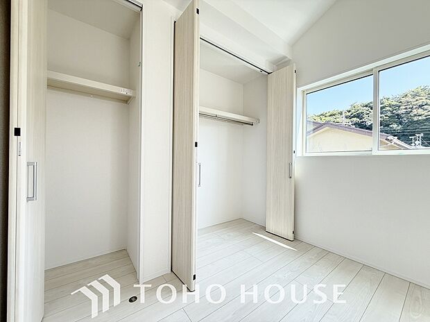 「収納完備」居室には収納スペースを完備し、自由度の高い家具の配置が叶うシンプルな空間です。