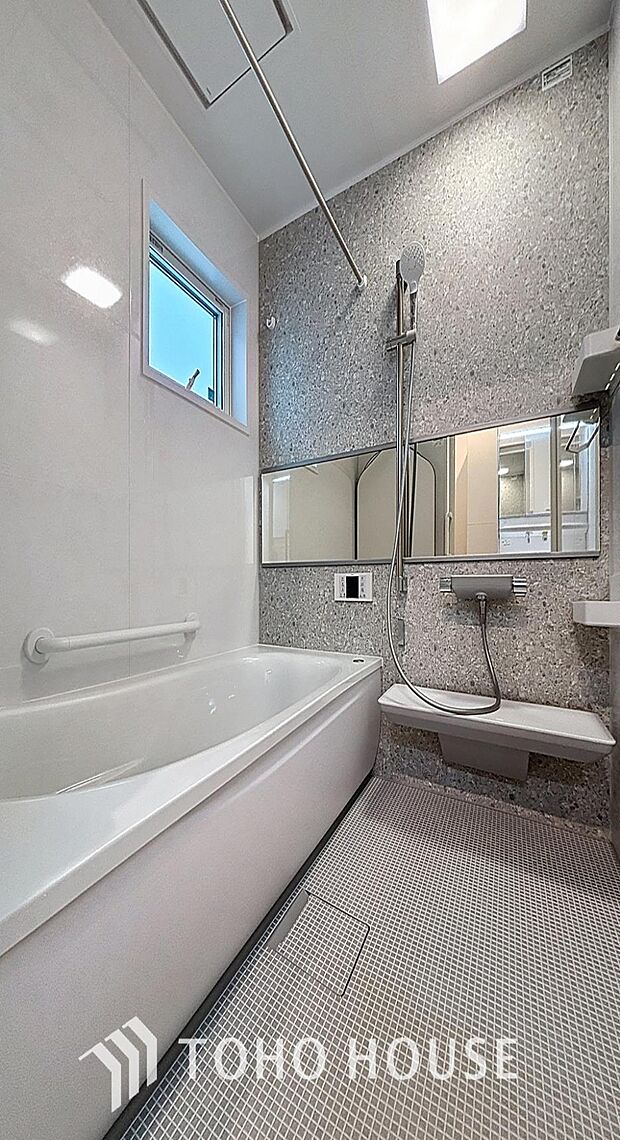 「一日の疲れをリフレッシュ。快適バスルーム。」癒しの空間バスルームです。天気に左右されずに洗濯物を乾かせる、浴室乾燥機・オートバス機能付きです。