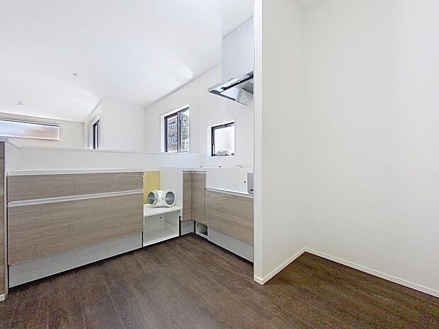 「家事時短が叶う食洗機完備。」毎日たくさんの洗い物が出てしまう大家族や共働きで忙しい家庭でも食洗機付きキッチンなら安心ですね。洗い物の手間を減らすことでご家族での会話も増え楽しい新生活の始まりです。