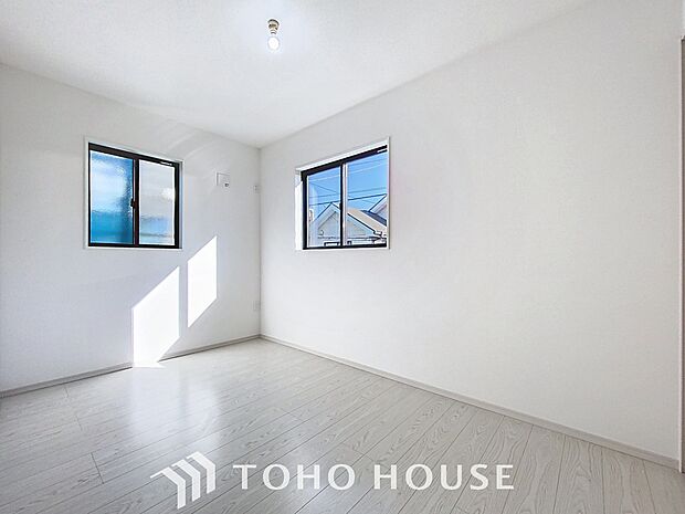 「洋室」お子様の心と身体を見守る子供部屋として、思春期のプライバシーを重視したり、成長に合わせて机やベットを自由にレイアウトできるようにと、小さな自立心を育むお部屋作りを見越してご覧下さい。