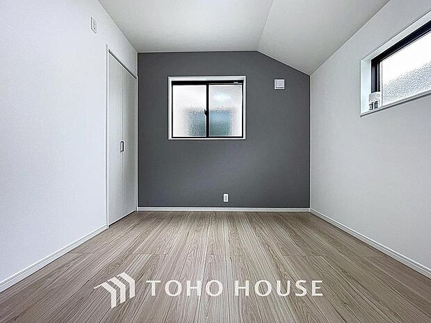 「アクセントクロスを採用した内装。」飽きのこないデザインの空間は、色褪せることのない心地良さを作ります。