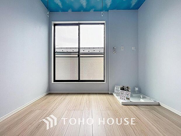 「ランドリールームのある邸宅。」「充実したランドリースペース。」「洗う、干す、取り込む、アイロンがけ、たたむ」がすべて一室でおこなえることにより、洗濯家事の効率がアップしますね。