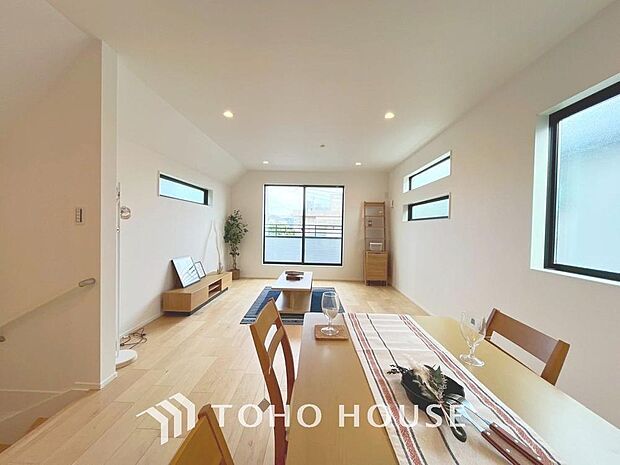 「自分らしい家造りを楽しめる」落ち着いたカラーコーディネートの室内。インテリアやファブリックで、オーナー様好みのテイストデザインを取り入れて頂けます。