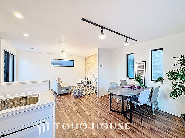 「LDKは家族だんらんをデザイン」広いＬＤＫでは家族が集まり一緒の時間を過ごせる工夫がされております。何気ない一日の当たり前のひとコマがいつか一生の宝物になります。