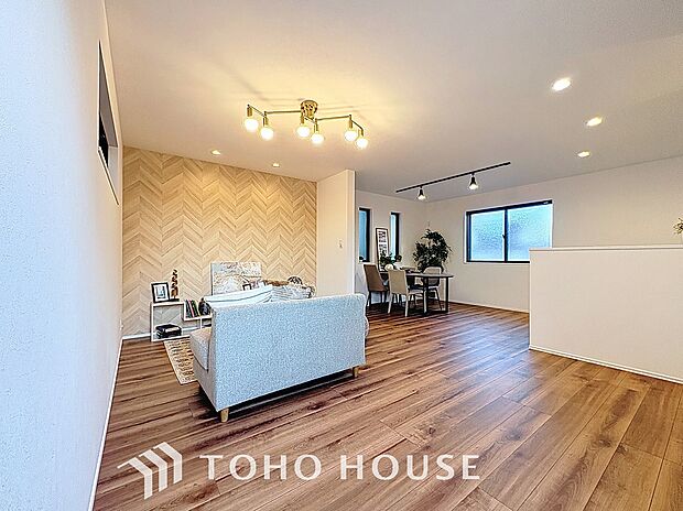 くつろぎを愉しむリビングルームは憩いの場となります。リビングとダイニングの空間機能を活かし、巧みに使い分ける発想が、ライフスタイルに新しいゆとりをもたらします。