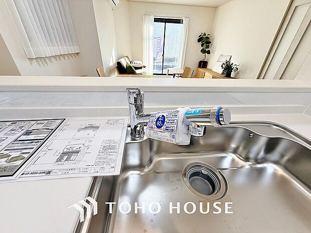 クリアな水が毎日使え、見た目にもスマートな浄水器一体型。お米を炊いたりする際には浄水機能をつかうこともできて、人気の商品です。