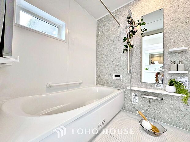 「一日の疲れをリフレッシュ。快適バスルーム。」癒しの空間バスルームです。天気に左右されずに洗濯物を乾かせる、浴室乾燥機・オートバス機能付きです。