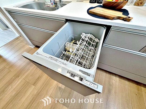 通常の手洗いでは使用出来ないほど高温のお湯や高圧水流を使うことにより汚れを効果的に落とすことができる。殺菌効果が非常に高く哺乳瓶などを使う家庭で需要が高く大変便利。