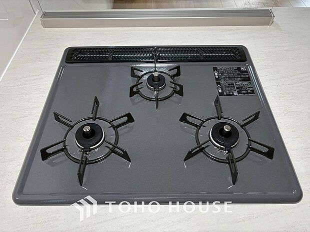 毎日料理をする、料理が好き、家族が多くて量を作る必要がある、等の方々にとっては必須の3口コンロ。同時進行で効率アップはもちろん鍋を移動する回数が減り、無駄な動きを軽減することが出来ます。