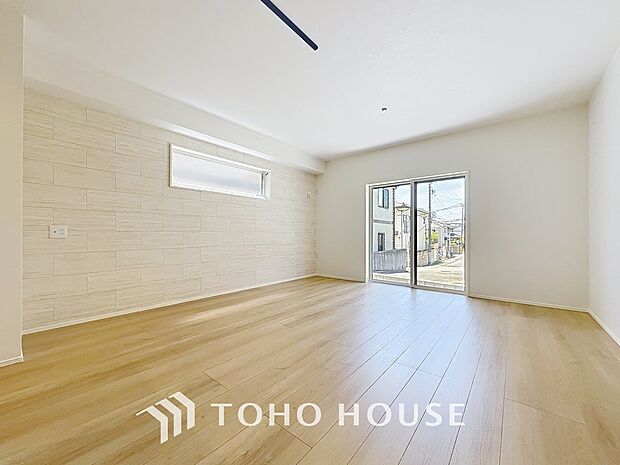 リビングも広く設け、訪れる人々を暖かく迎えてくれます。