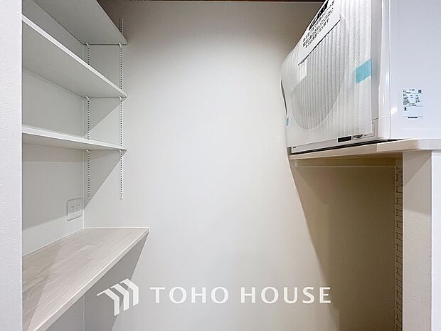 「洗面収納」少しでも空いているスペースを収納にすることで、無駄のない空間を演出しております。