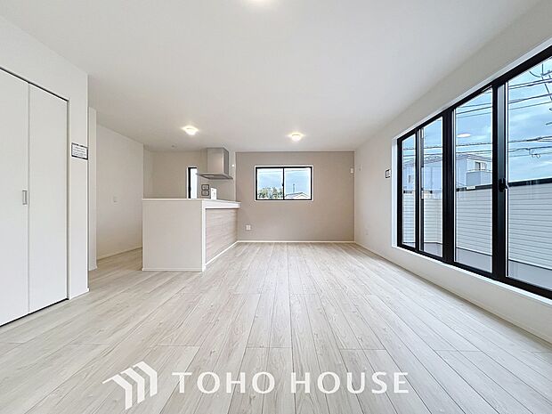 作り手の「気持ちの良いリビングでお過ごししていただきたい」という思いを感じさせます。