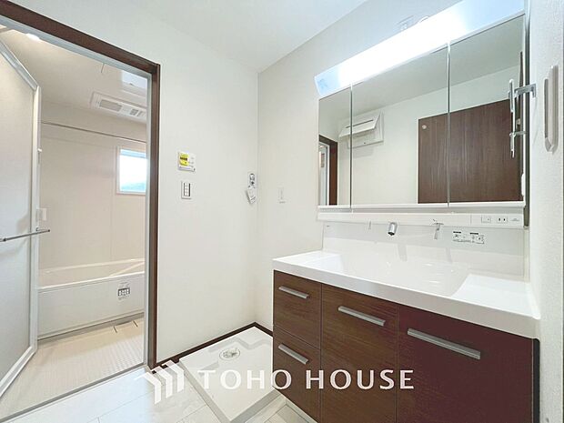 「窓あり×洗面所。」湿気の多くなりやすい洗面所も、窓があることで換気が可能なので気持ちよくお使い頂けます。