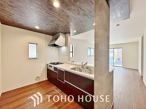 お料理の上手な方が、独壇場でお料理の腕を披露するスタイルに向いているキッチンです。