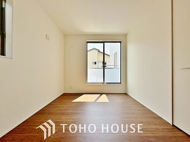 一日の疲れを癒やしてくれる主寝室。時を忘れて過ごす場所として過ごせるお部屋。