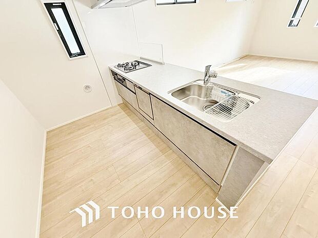 「家事ラク。食洗機搭載。。」食洗機付きキッチンです。洗い物の手間を減らすことでご家族での会話も増え楽しい新生活の始まりです。