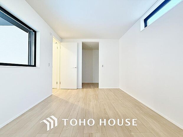 「WIC備えた約9帖の主寝室。」ゆったりと安らげるゆとりのある主寝室。暮らしの安らぎもより深まります。