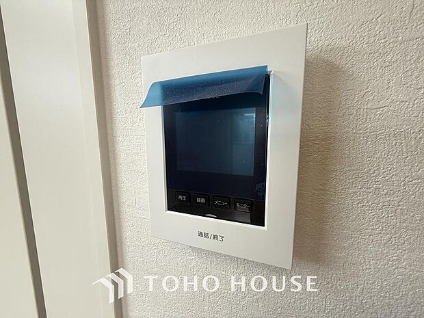 「見える安心」をカタチにしました。誰が来てもわかる様にモニター付きインターホンを設置。家事導線を考慮した個所に設置し、防犯性と利便性に優れ快適と安らぎを合わせた優しい設計。