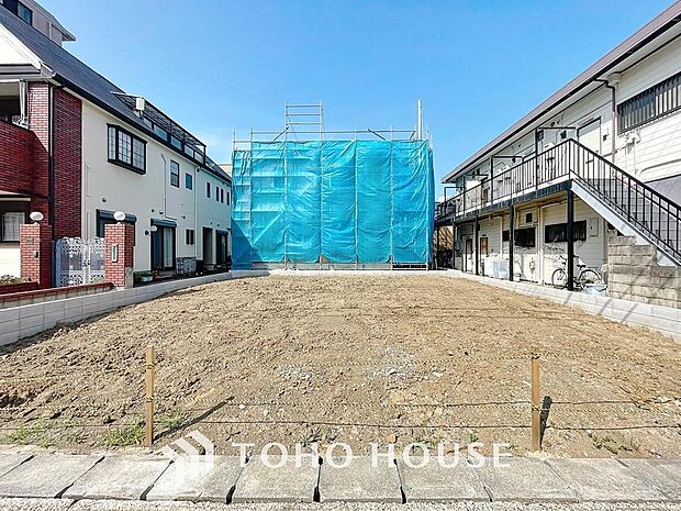 「外観」帰宅途中にショッピングやカフェを楽しんだり、利便性の良いこの地の生活は人々を魅了します。心行くままに季節の流れを感じ、ゆったりとした一時を。