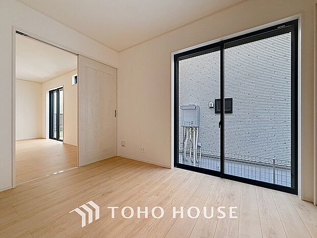 一日の疲れを癒やしてくれる主寝室。時を忘れて過ごす場所として過ごせるお部屋。